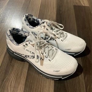 Brooks Ghost 15 Womens Running Shoes Size 8